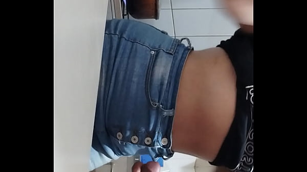 Estaba cocinando y termin&eacute; follada y llena de leche