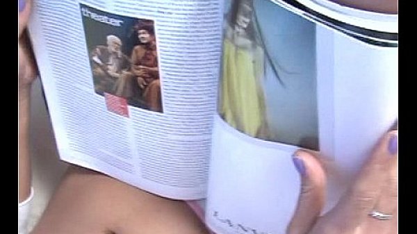 lola reading magazine 01