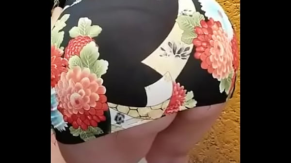 esposa ense&ntilde;ando tanga