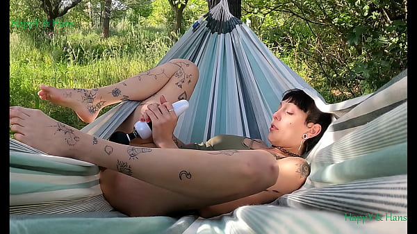 Vida campestre. Happy solita estimulandose.  Espa&ntilde;a.  