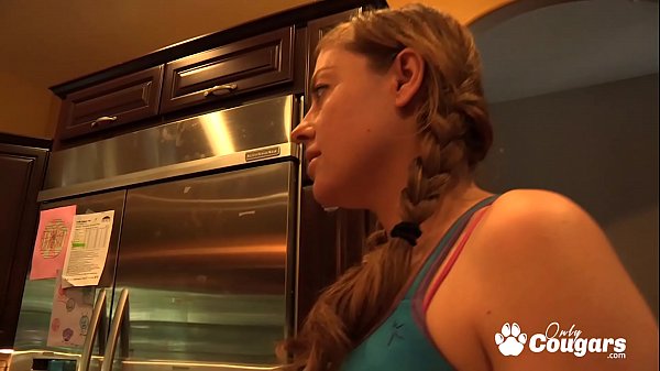 Ela Sticks Her Tongue Deep Inside Sovereign's Pussy