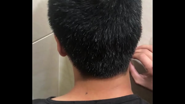 conheci esse chines no app e marquei de com&ecirc;-lo no banheiro do shopping