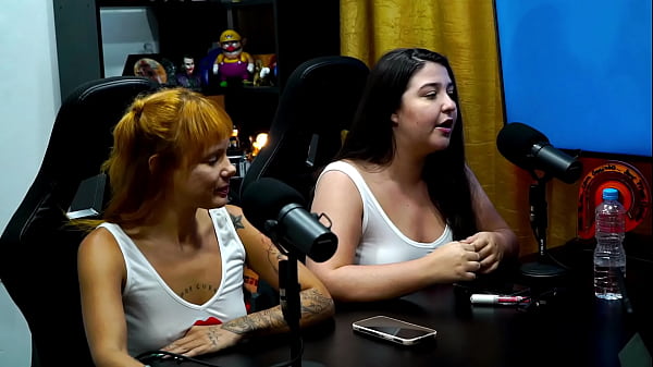 As Duas Gostosas mostraram a calcinha e ficaram morrendo de tes&atilde;o no meio do Podcast! - Alexa Araujo & Flora Vip  