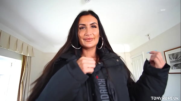 POSH BRITISH MILF LOVES BBC