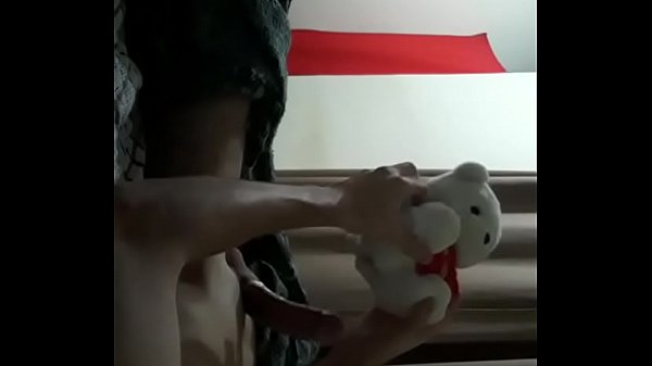 Hetero faz v&iacute;deo para fake fodendo ursinho