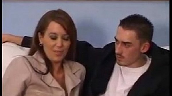 What is this hot milfs name???