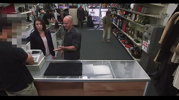 Dilettante opens up her twat