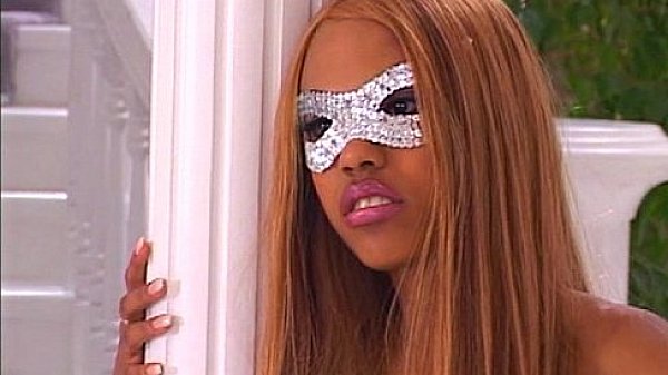 Metro - Lacey Is Disturbed - scene 1