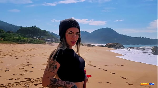 I asked a stranger to film me on the beach, I paid him with a very wet blowjob!  