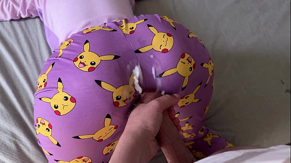 Stepsis rubs her ass on stepbros cock and slipped it in...