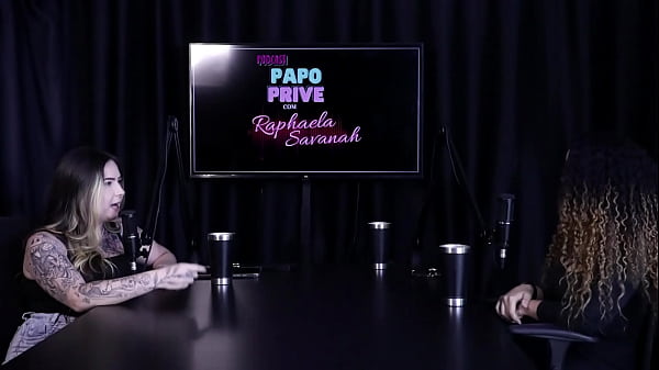 Morena safada faz stripper ap&oacute;s falar das exig&ecirc;ncias de se fazer uma live, e participou de uma suruba sem consentimento - Charlottye (WATCH ON: SHEER/RED)