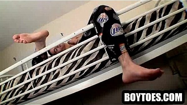 Amateur stud showing off his feet while masturbating 