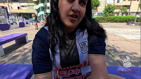 Follando a hincha de club peruano cerca al Matute (as&iacute; celebra los goles)