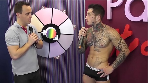 Ator porn&ocirc; Andre Ferraz  mostra toda ousadia no PapoMix 