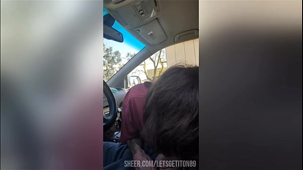 Long thick dick buddy feeds in car again