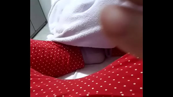 Novinha se masturbando escondida