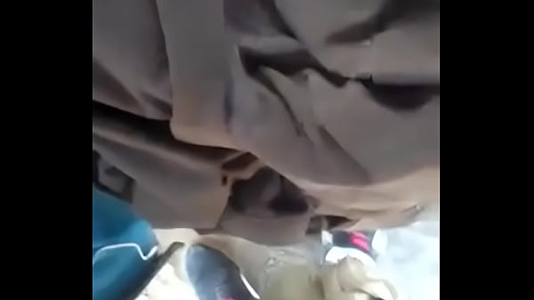 Tirando en mototaxi con amiga