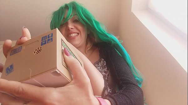 giantess fetish!i grown up with a strange spell and now....BEWARE!