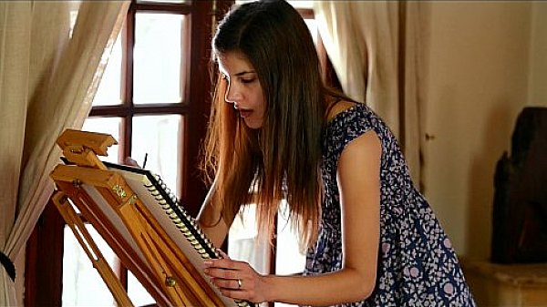 Candice Luca shows off her perfect body and rubs herself to orgasm