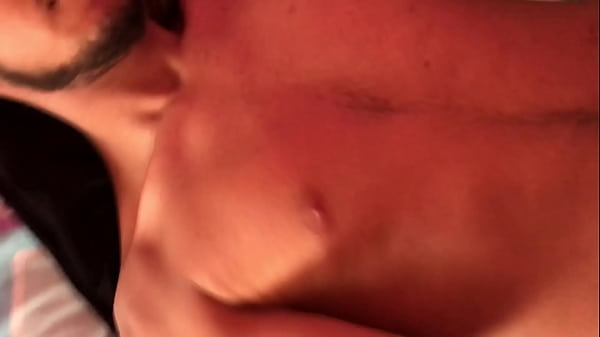 Gemidos EXTRAVAGANTES DE JOVEN