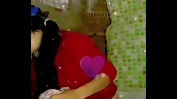 Bonneyuwu - turra se ba&ntilde;a mojandose.sucia.ducha 