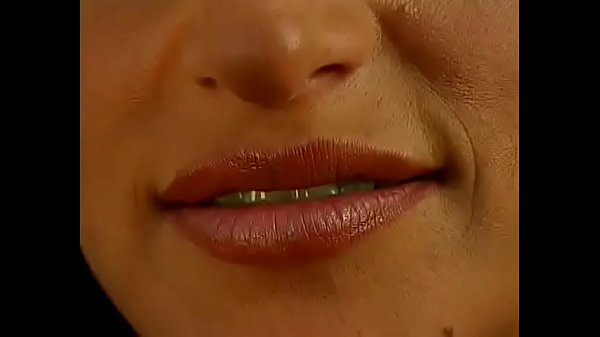 Lola spends your time and masturbates with big toy