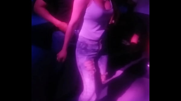 Perreo en discoteca me saca la leche 