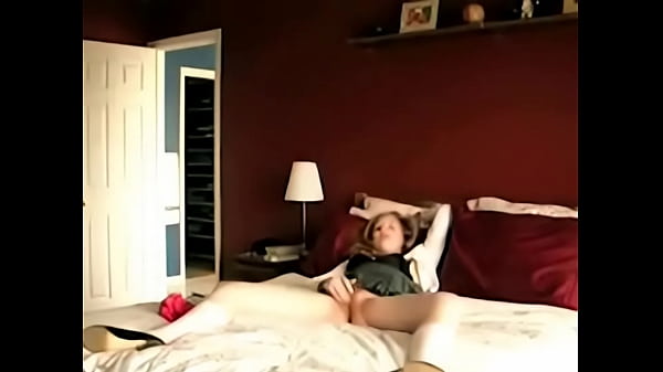 Coroa amadora se exibindo na frente da camera