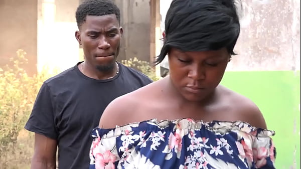 An unprecedented reality of a couple caught in the flagrant in full fuck in a vehicle in town by a corrupt passer -by who joins them to also enjoy this fantastic fucking three in the vehicle in town