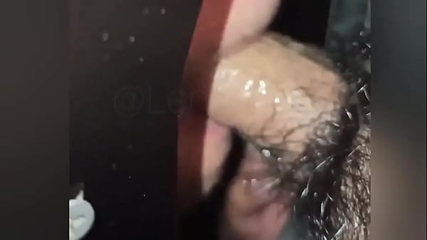 Nuevo videito sacado del ba&uacute;l perdido ?RT Fav️ Me dan una rica mamada en glory hole en unas cabinas de...  