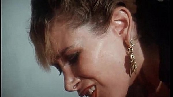 Vintage porn: two hot sluts splitting a cock