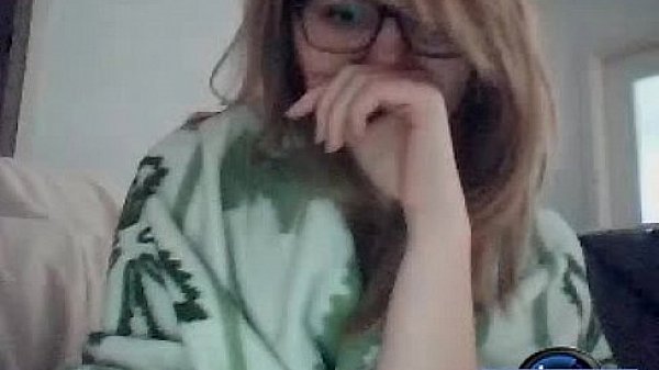 [moistcam.com] Amateur teen works her shaven hole! [free xxx cam]