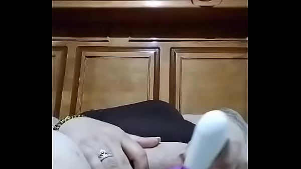 cerda gorda puta masturbandose y gimiendo 