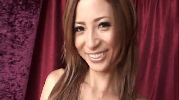 Slim Shiori stimulating her pussy