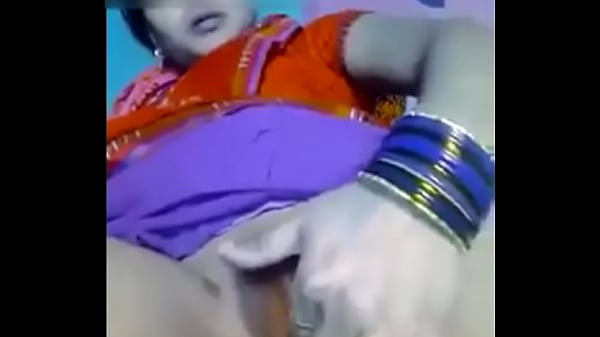 Mai APNI chut Mai finger Dal Kar chod rahi hu koi land do mujhe