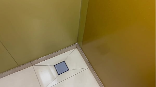 Pau no cuzinho da preta gostosa (COMPLETO NO RED E NO CHER)