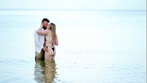 BEACH SEX is by far one of the most underrated experiences! Especially when public! 