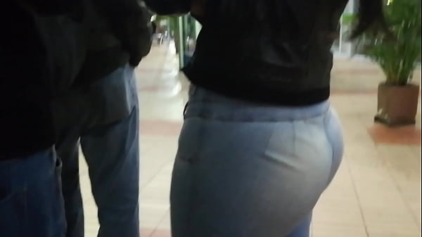 Gran culote en centro comercial