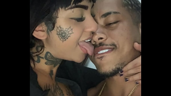 Vazou na net! Famosinha perde o telefone e vazam v&iacute;deos com jogador da base do flamengo