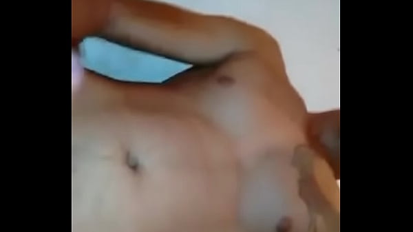 punheta do novinho no banheiro 