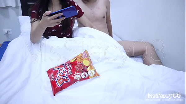 Paraos muna sa pepe ni Pinay Girlfriend habang nanonood ng movie  