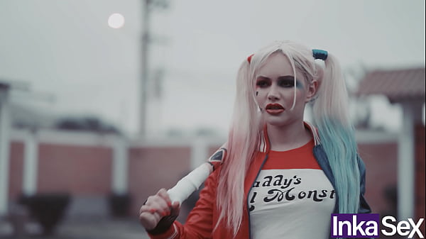 Superman introduce el bate de Harley Quinn por el ano para salvar el mundo.