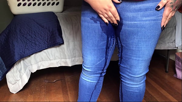 MissAlinaPaige Pisses in Her Jeans