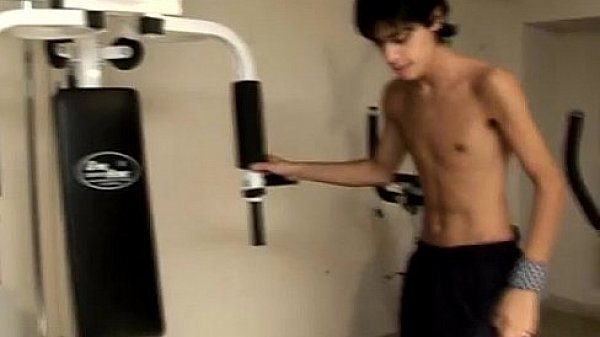 Latino Elias Works Out Naked