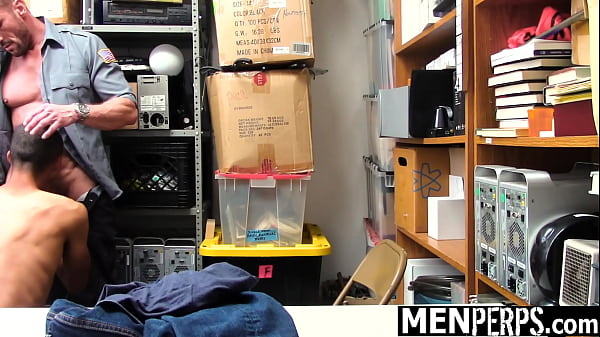 Gay Security Guard Gave the Suspect a Punishment that Fits the Crime - Menperps