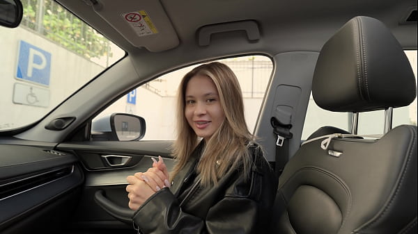 A stranger sat on my dick with her wet pussy. Take off condom and keep fucking! POV