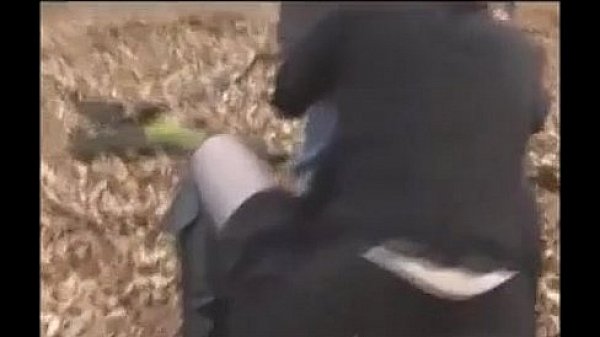 epouse mise a disposition dans les bois.