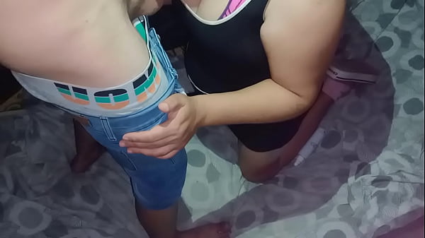 Medi sexy en vestido negro, oral y perrito  