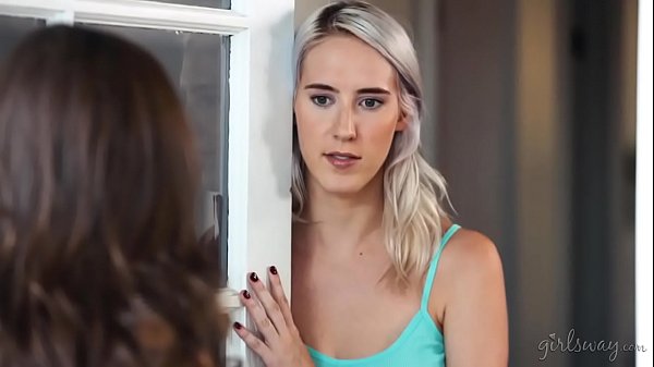 Cadence Lux squirting right to Abigail Mac's face