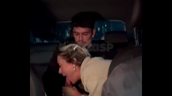 Conheci um gato roludo no pagode, levei ele embora, chupei no carro enquanto corno dirigia e dei gostoso no quarto - COMPLETO NO RED